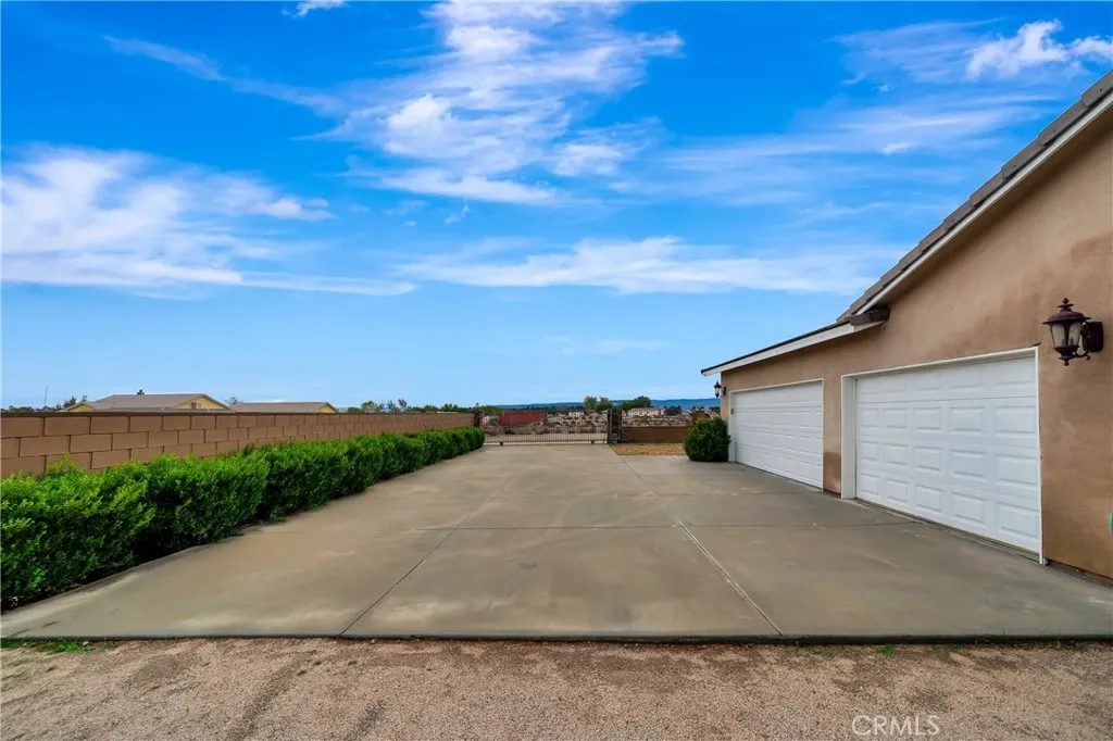 8347 W Avenue D10, Lancaster, California 93536 home-pic-57